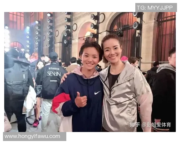 郑州足球明星媳妇美照曝光展现优雅气质与家庭幸福生活