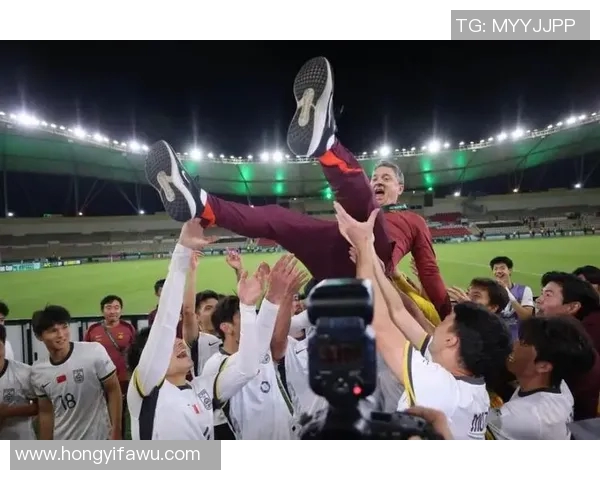 青春赛场上的足球梦想与成长故事:一位上高中的足球明星的奋斗之路